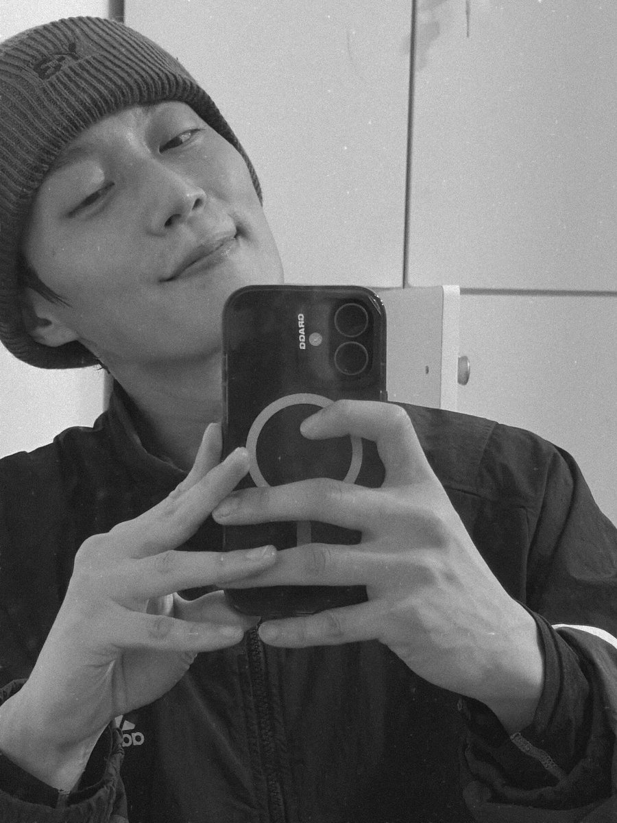 Sweeeeety__Rain's tweet photo. 월요 요정 두준 인스타그램💙
세계 강아지의 날에 찾아온 멋쟁이 귀염둥이 가나디☺️
곧 있을 용감한 형사들 제작발표회 으랏차 화이팅이야!!!!!!!
미세먼지 조심하고 일교차에 감기 조심하고 이번주도 건강하고 행복하게 보내 두준아🫶 https://t.co/Wcdt3BsADM