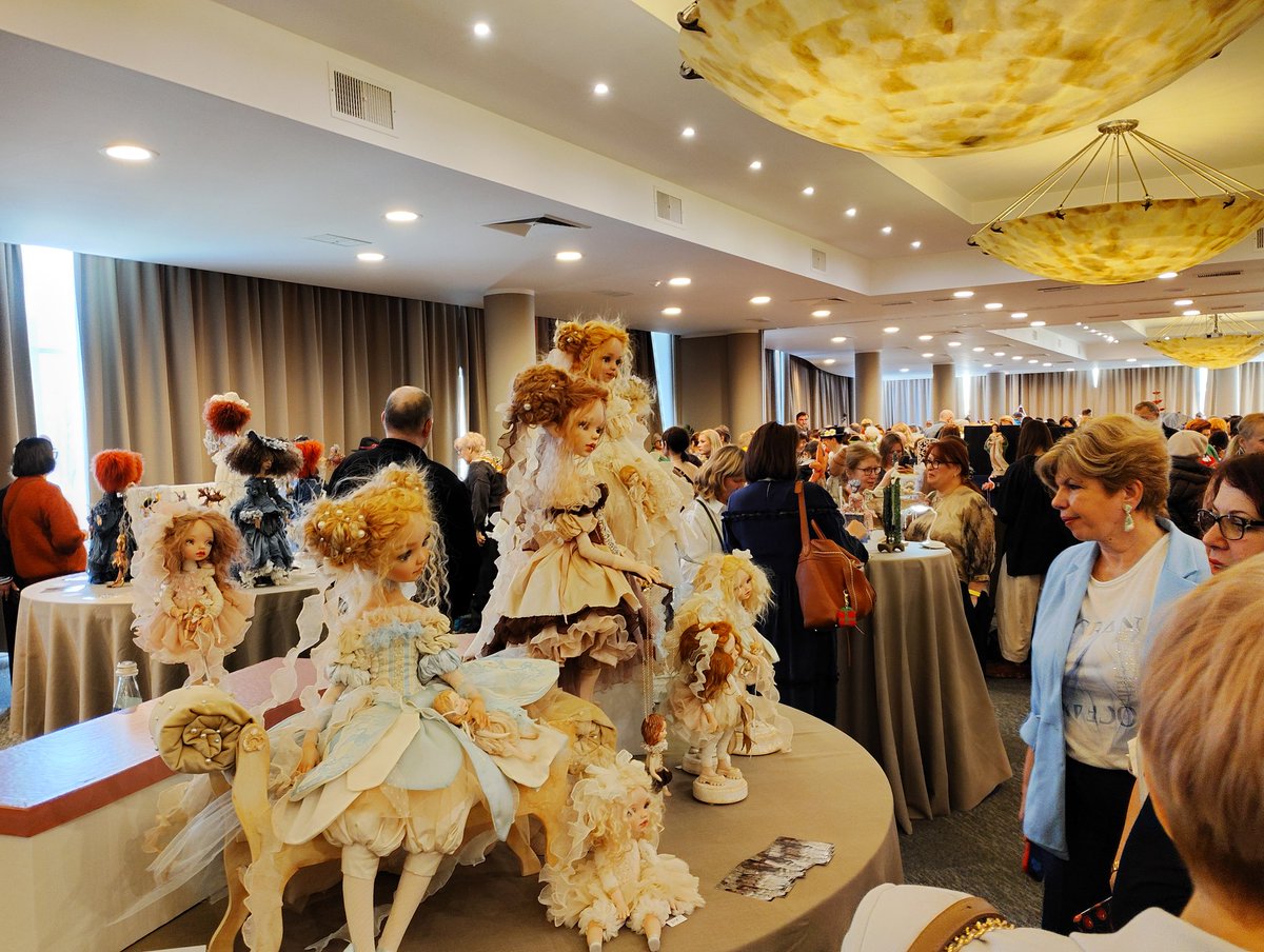 清水真理  作品集発売中。 tweet media