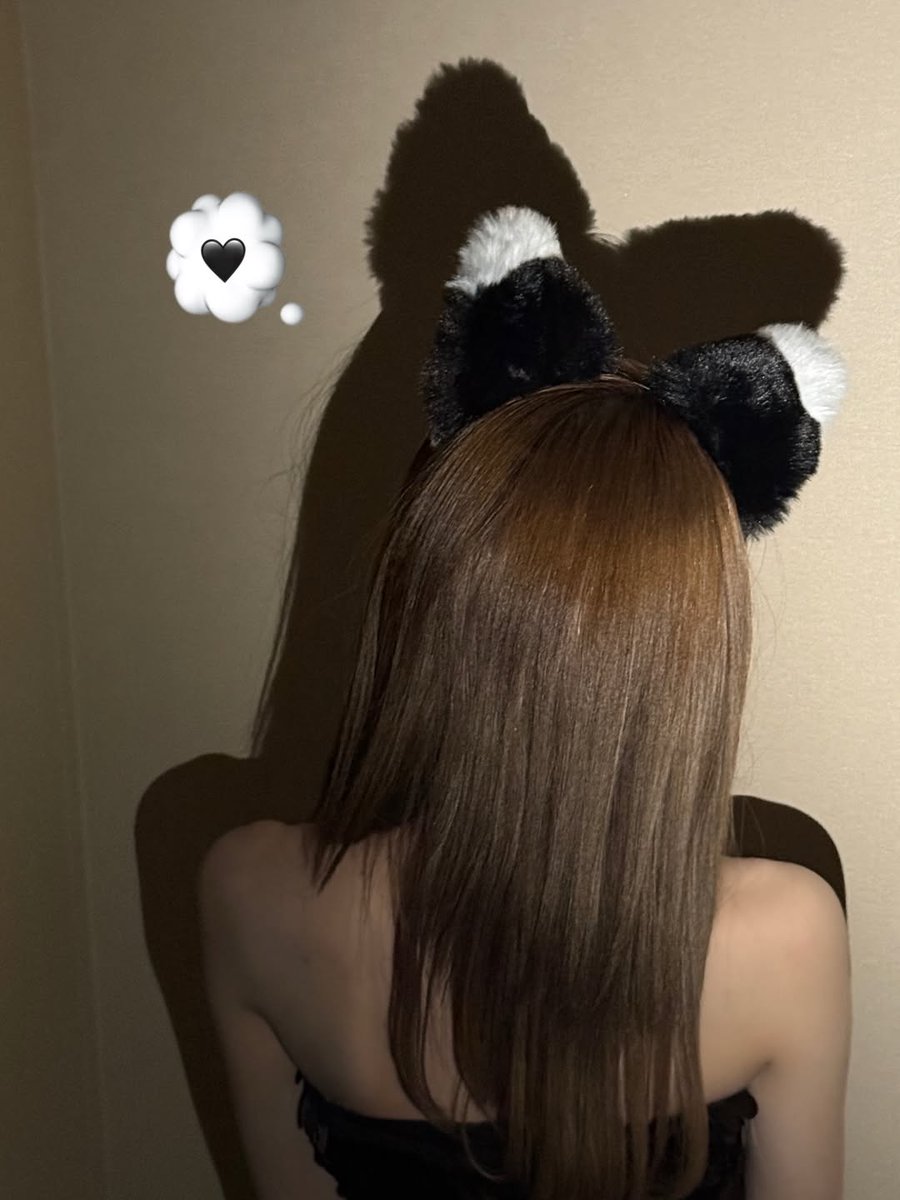 hourly yena tweet media