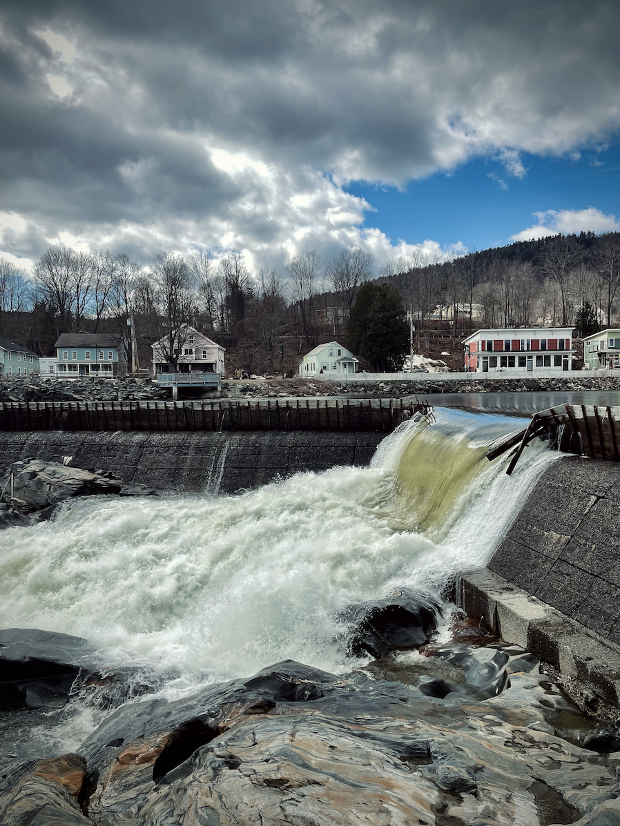 iimura_kazuhiko's tweet image. Shelburne Falls
#Shelburne #MA #雪解けで結構な水量