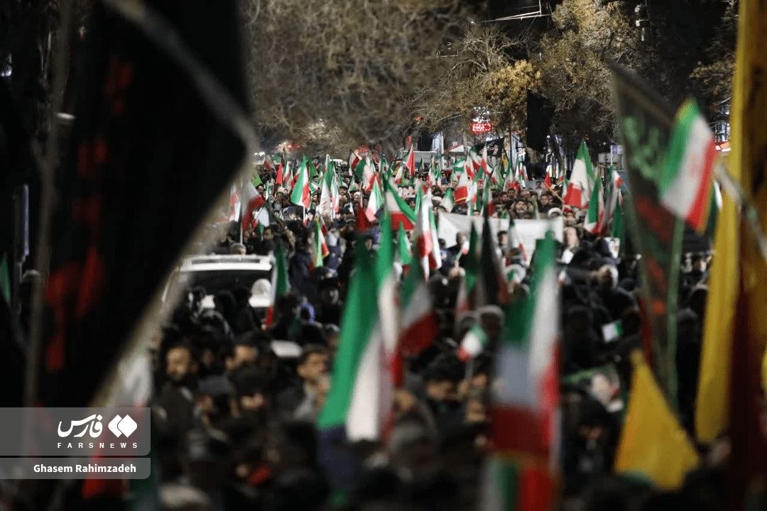 FarsNews_Agency's tweet photo. 📷 آذربایجان اویاخدی، انقلابا دایاخدی

مردم ارومیه بیست‌ودو شب است که با حضور در میدان، پشت ایران را خالی نکرده‌اند. https://t.co/A1zCnOkxI8