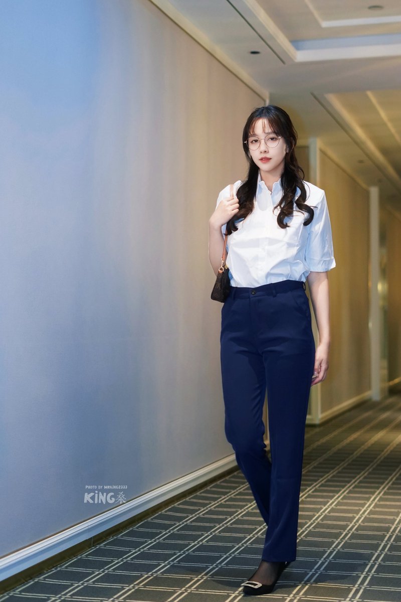 湖畔秘影 tweet media