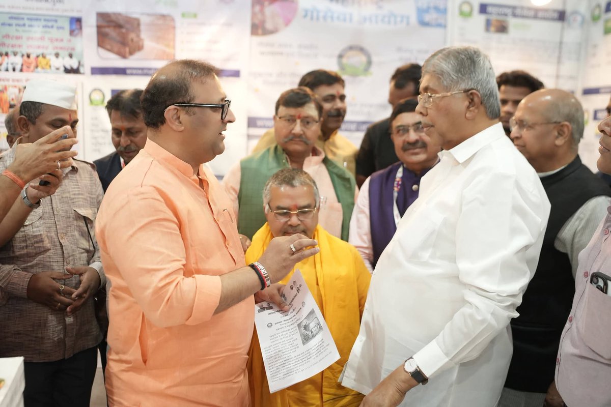 Gautechexpo's tweet photo. उच्च व तंत्रशिक्षण तथा संसदीय कार्यमंत्री मा.चंद्रकांतदादा पाटील यांची गौटेक एक्स्पोला भेट....

#gautech2026 
@AashwiniPaatil @shekhar_mundada @Amitabh_B110 @DrKathiria @OfficialGCCI @ChDadaPatil https://t.co/NZw59MiyJK