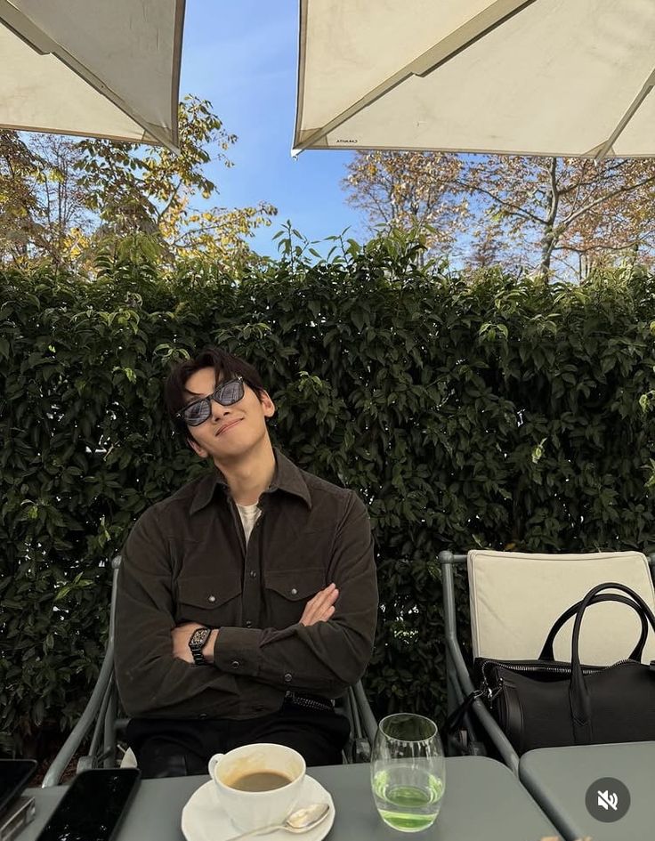 王, ISVARA. tweet media