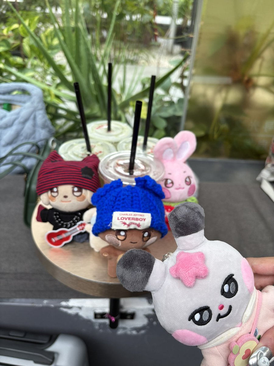 chin ✮ tweet media