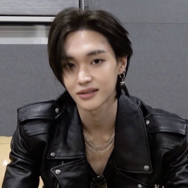 ระวังอย่าขับข้ามเลนแล้วกันครับ
ข้ามเลนไม่ได้ แต่ข้ามไปนั่งตักได้ใช่ป่ะ