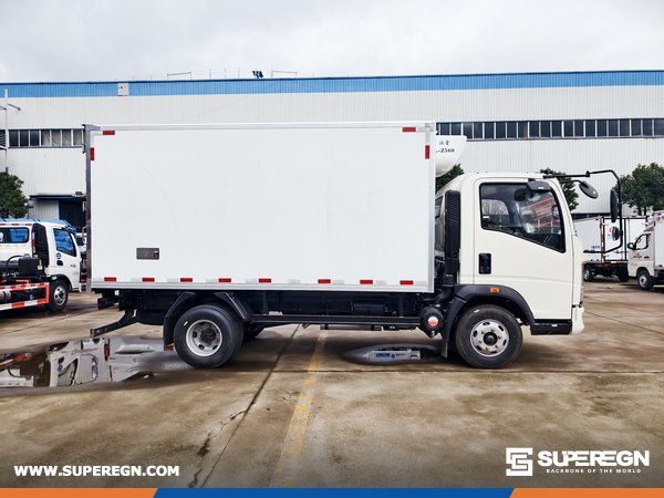 superegn's tweet photo. SUPEREGN successfully exported 1 unit of HOWO 5Ton refrigerated truck to Chad 🇹🇩
✔️ Large cargo capacity
✔️ Stable 3360mm wheelbase
✔️ Built for cold-chain efficiency ❄️
Reliable delivery. Global service. 🚚🌍
#HOWO #RefrigeratedTruck #Logistics #ColdChain #SUPEREGN #Export https://t.co/X7y0v5ZCFV