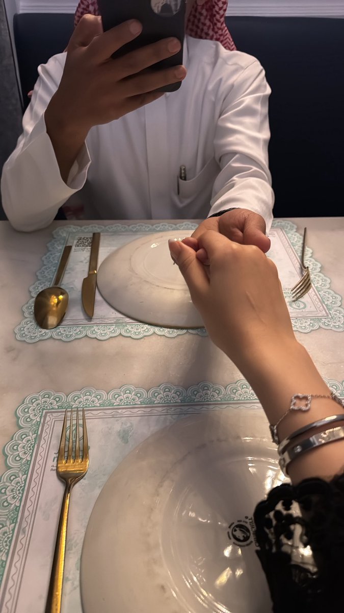 ah11i's tweet photo. أنا كلّي بين إيدييييييييك 
تدلّل ما معك ثاني ❤️ https://t.co/gaQ5tyY197