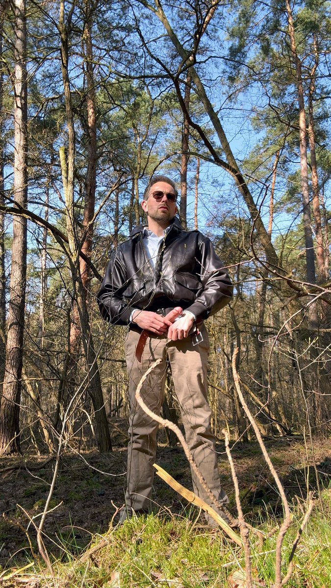 AlphaBomber27 tweet media