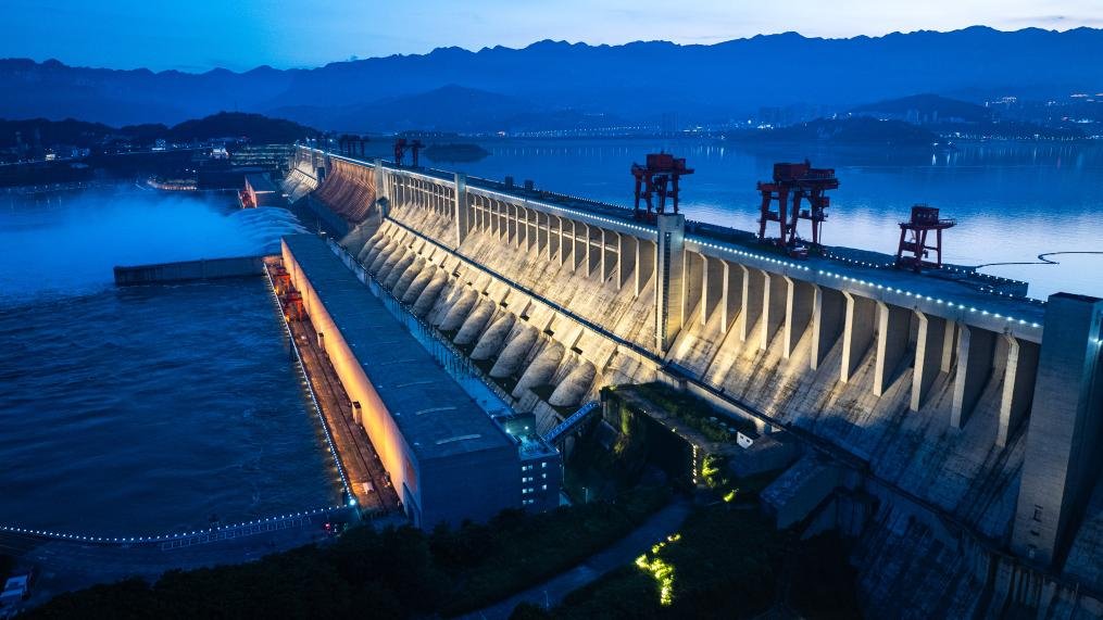 PDChinaBusiness's tweet photo. China has established the world's largest and most comprehensive water infrastructure network, covering 80.3% of the country's land area. Home to 95,000 reservoirs and dams with a total storage capacity of over 1 trillion cubic meters, the country has the largest number of reservoirs and the most complete range of dam types in the world.