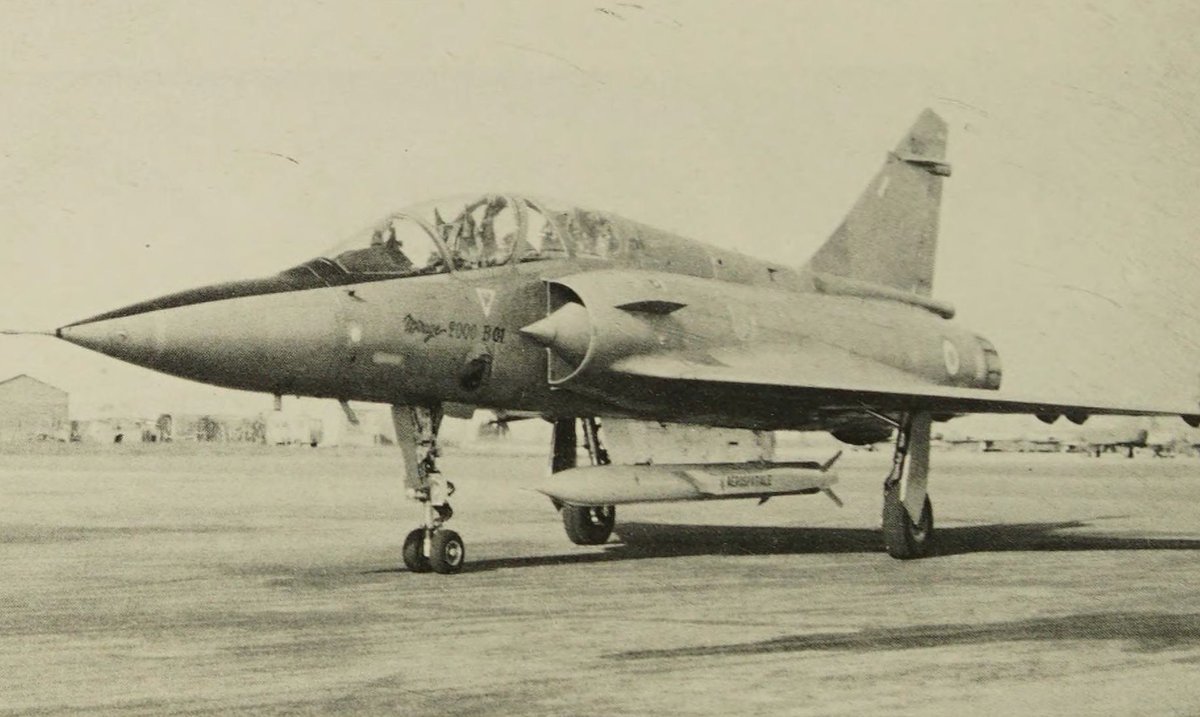 Roberto_yeager's tweet photo. Ah!Los buenos viejos tiempos...#ColdWar #ALBVT #MirageMonday
El prototipo del #Dassault #Mirage 2000B 01, exhibiendo el misil de crucero nuclear #ASMP de #Aerospatiale https://t.co/1MwTqvfiB0