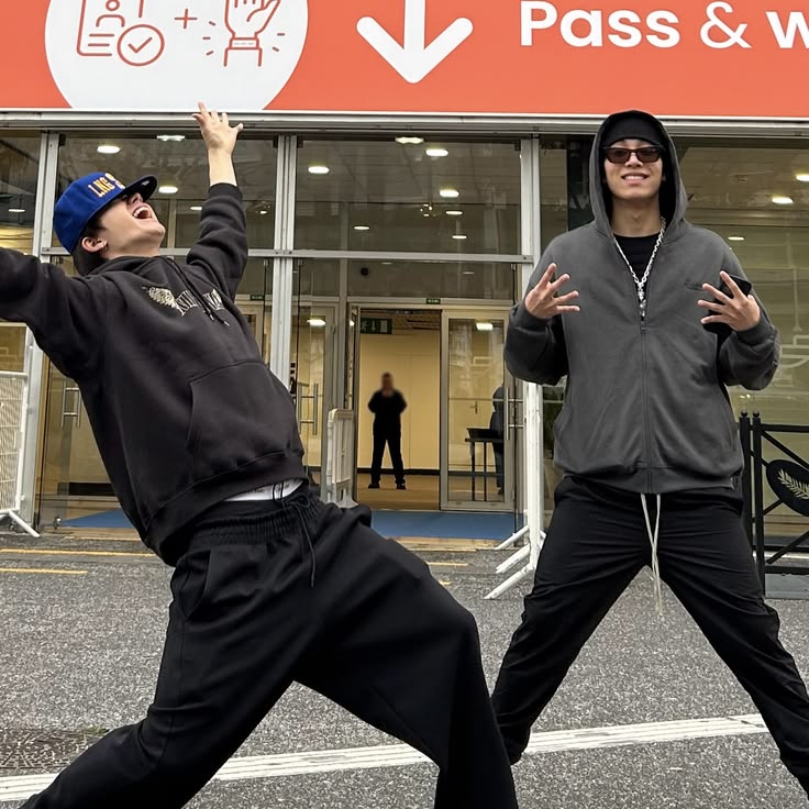 twoyulholic tweet media