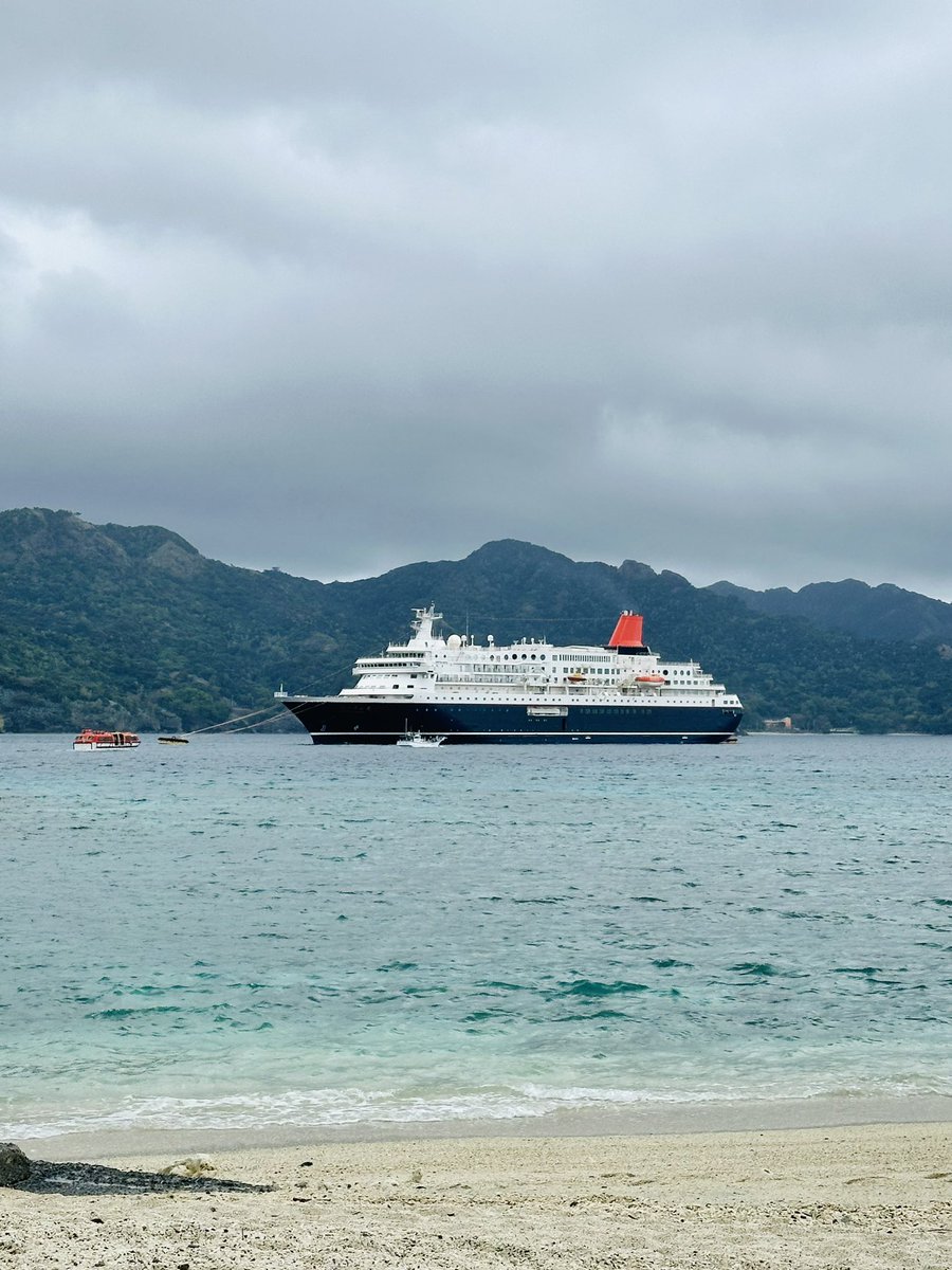 keizo1111's tweet photo. 間もなくにっぽん丸は小笠原を出港します🚢。セイボリー家の方からお見送りに「レイ」を頂きました。帰りの船からレイを海に投げると、また小笠原に来られるのだそうです。豊かな時間が流れる小笠原・父島。
また来れるといいなぁ…。
なんだか終わったような気持ちになりますが、まだ仕事してません😅 https://t.co/T8LtHaFQfb