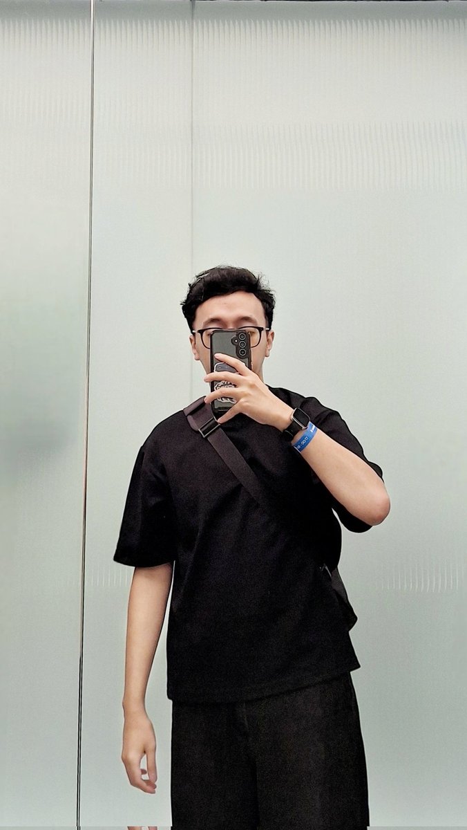 Mr. Moon tweet media