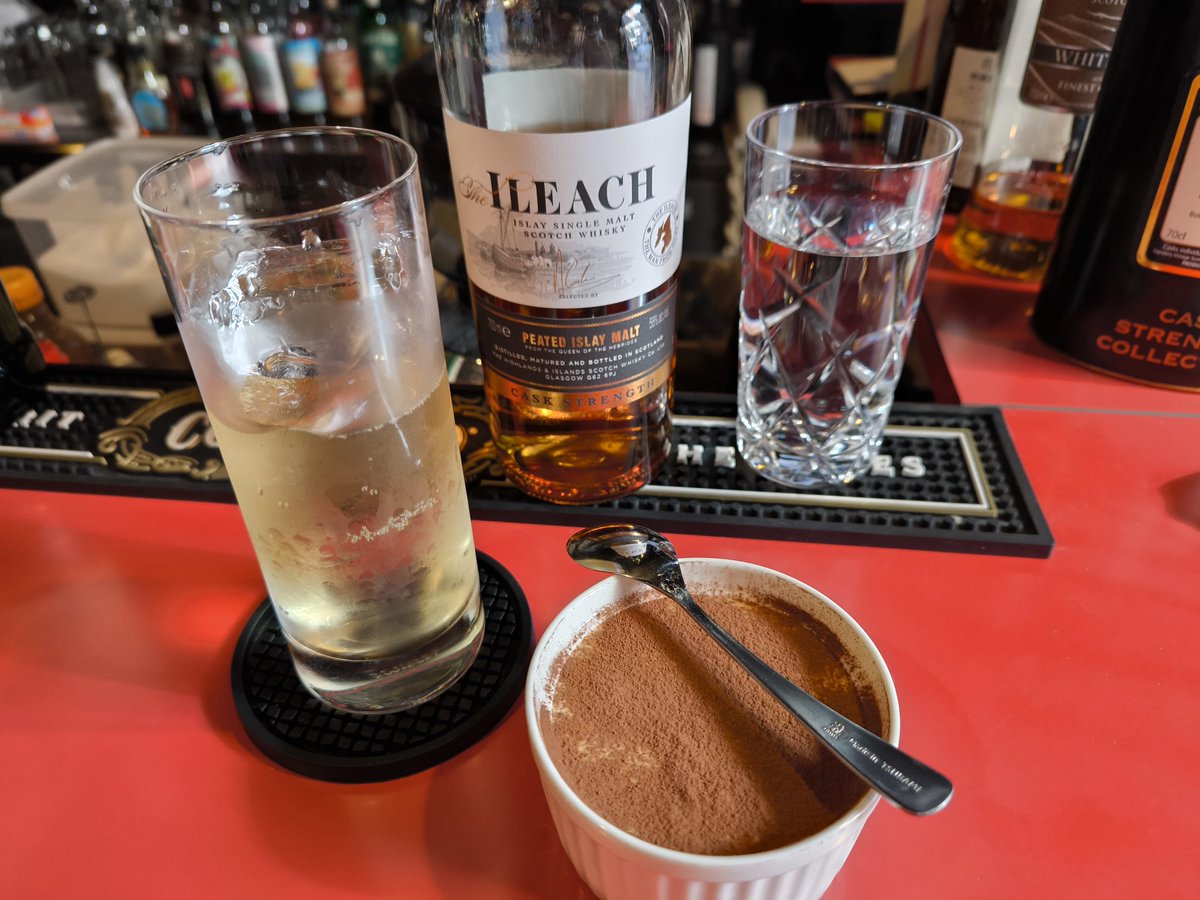 B_A_Crank's tweet photo. ILEACHのHIGHBALL に
ARDBEGのティラミス
なかなかの組み合わせ
#Bar100 https://t.co/fkSqej5VEK