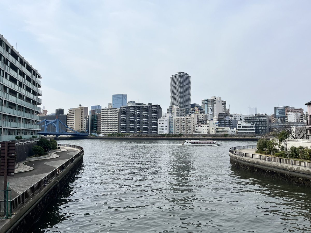 小熊座の東京句会は深川吟行でした。いまの暮らしに川がないので、川がよかったですね。小名木川の染井吉野はまだ蕾でした。