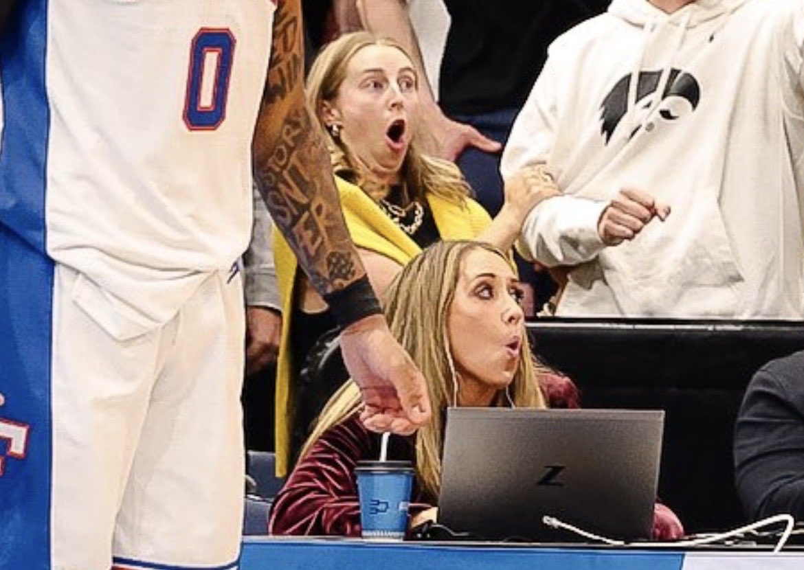 ByPatForde's tweet photo. Favorites: Guy checking email; woman with excellent vertical leap; etc. https://t.co/nETmzz28ha