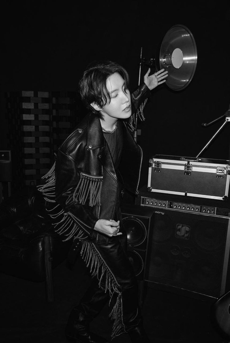 j-hope ♡ tweet media