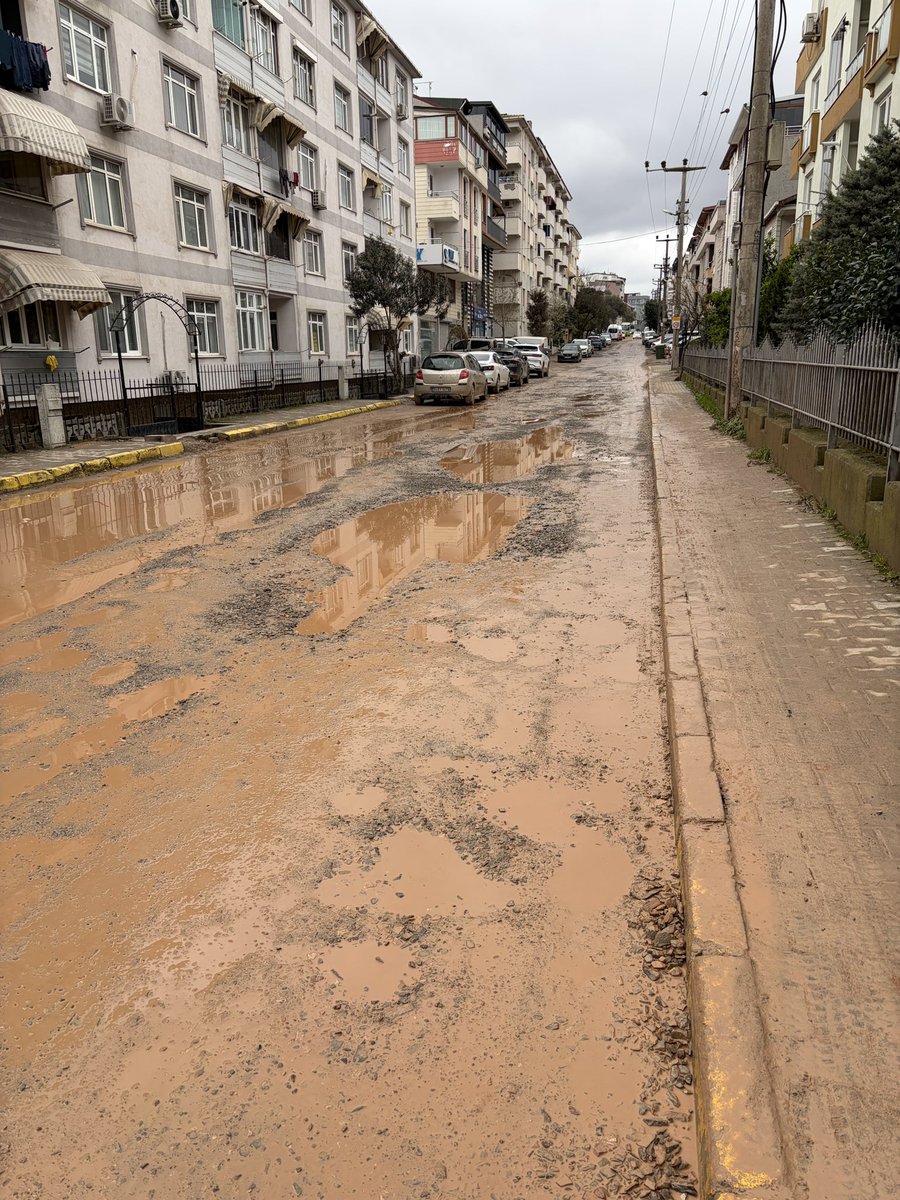 sametkayalar41's tweet photo. Bir yılı aşkın süredir Yarımca’da devam eden altyapı çalışmaları sonucunda yolların geldiği son durum... 
Eserinizle gurur duyun!

@korfezbelediye @kocaelibld https://t.co/1Hsn51GQE8
