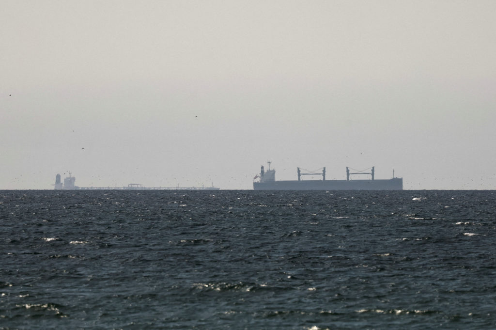 JB101222's tweet photo. President Trump threatens to target Iranian power plants if Tehran does not reopen the Strait of Hormuz within 48 hours, as his administration faces criticism over shifting war strategy. https://t.co/7rsj1XRjmy