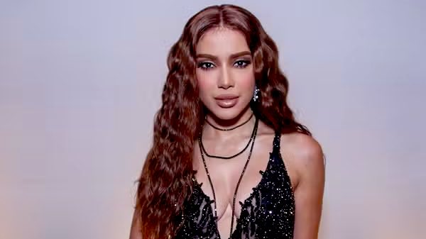 Fonte Anitta tweet media