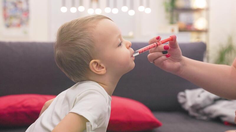 GaliBillyyoung's tweet image. 🚨 MOTHERS, PLEASE READ THIS:

That leftover "half a tablet" of your painkiller or a "tiny sip" of your cough syrup could be a death sentence for your baby.

I’m a pharmacist, and I need to tell you why "small" for you is "lethal" for them. 🧵👇

#BabyCare #MomTips