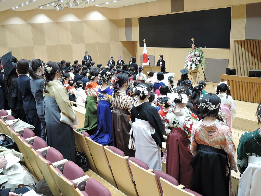 mwu_nursing's tweet photo. 武庫川女子大学大学院看護学研究科の修了式が行われました。
修了生たちは、それぞれのテーマのもと研究に取り組み、臨床での実践と結びつけながら学びを深めてきました。修了生の皆さん、修了おめでとうございます。今後ご活躍を心より願っています！ https://t.co/tCYzYZgJPt