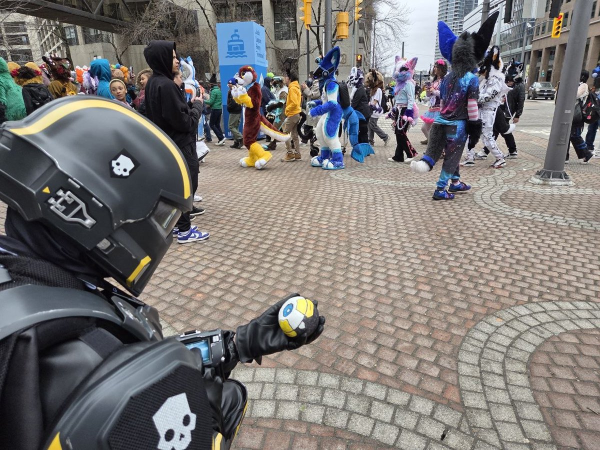 AlexiDaFurr tweet media