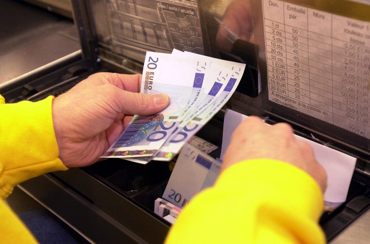 Belga_English's tweet image. Employers’ organisation urges government to consider wage index freeze
prez.ly/Dx9d

#Belga #Economy #Finances #Society