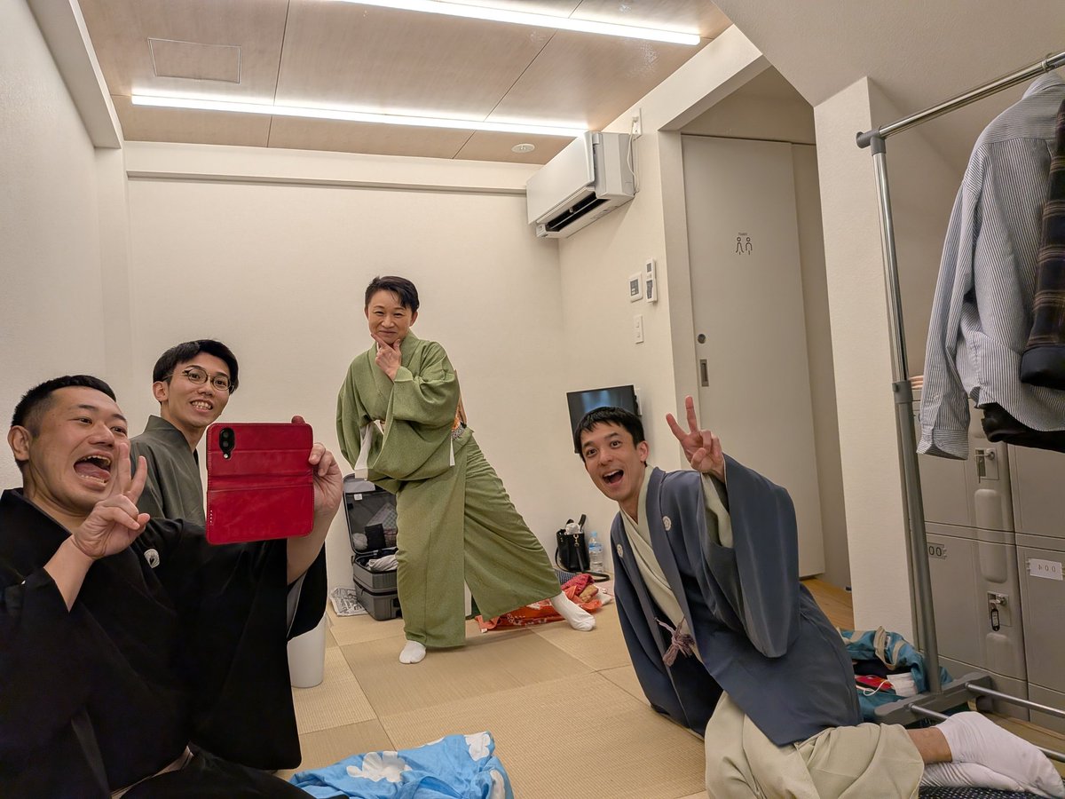 本日は鶴めいホール 七叶亭に御来場頂きまして有難う御座いました。
少ないながらも気合の入ったお客様ばかりで楽しく落語ができました。
こみちねーさん、昇々さんと楽しく話ができて有意義な時間でした。
まだ来たことない人は来たらいいのに。
3月は明日まで4月は16日から
御来場お待ちしてます。