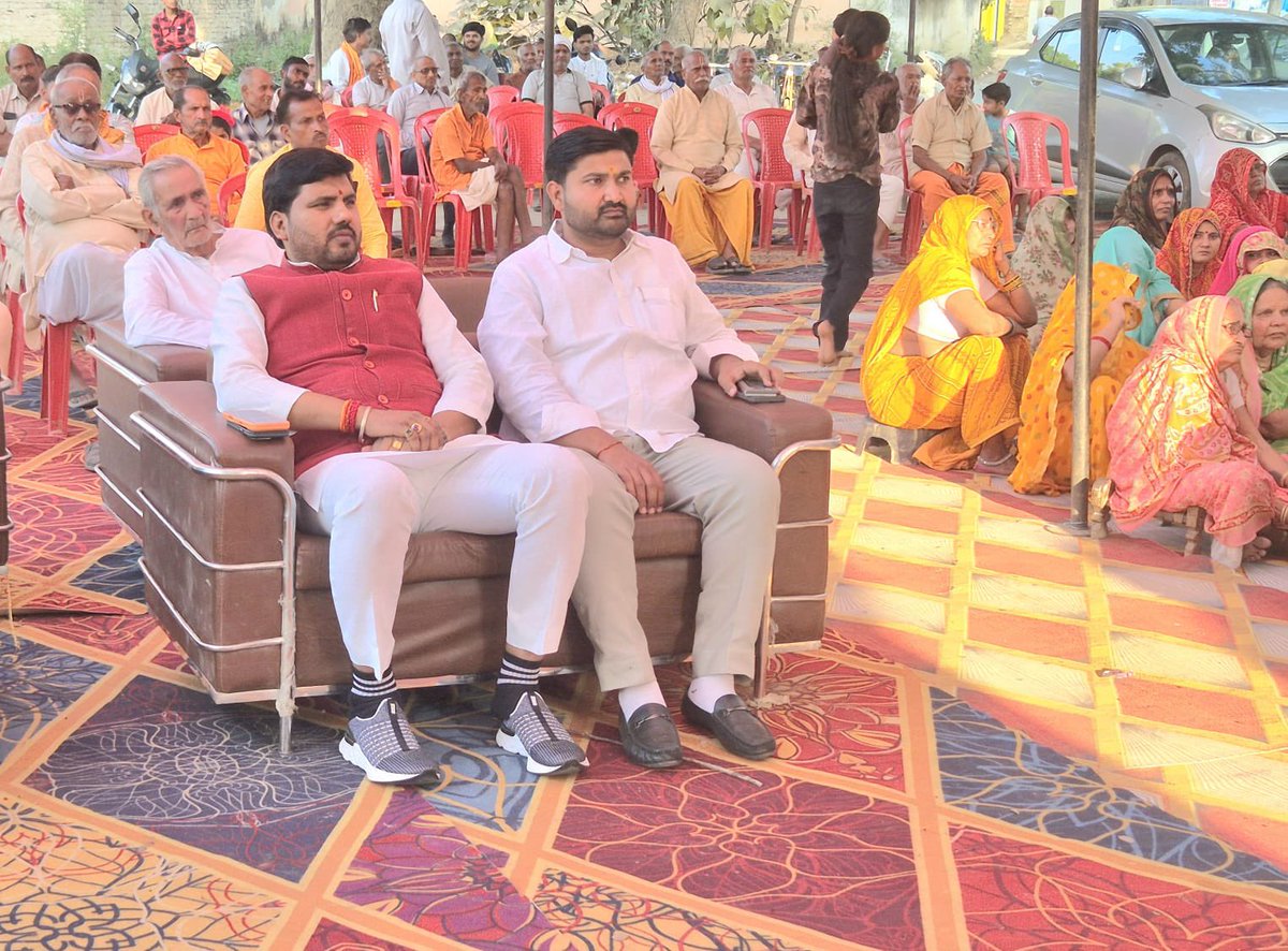 ajayshankrdubey's tweet photo. हमारे ग्रामसभा प्रेम का पूरा, सुजानगंज में माँ अन्नपूर्णा धाम में आयोजित श्री राम कथा "माँ अन्नपूर्णा महोत्सव " में उपस्थित होकर कथा श्रवण किया।

आयोजक बड़े भाई श्री कमला शंकर दुबे जी एवं प्रिय भतीजे आचार्य धीरज जी महाराज को इस दिव्य आयोजन हेतु हार्दिक बधाई। https://t.co/cDcQZ2PDwf
