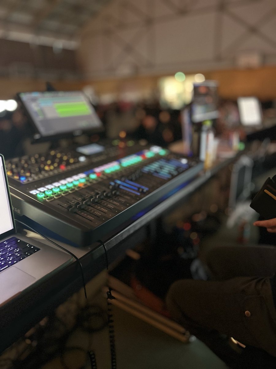 早いもので、もうすぐ4月ですね🌸
弊社では、アーティスト様の付きオペや、レコーディング、PV撮影なども請け負ってます🎤
お見積もりは、無料です😊
SNS投稿もご協力致します☝️
是非、お問い合わせ下さい🙏
 #レコーディング  #付きオペ #アーティスト  #pv  #撮影