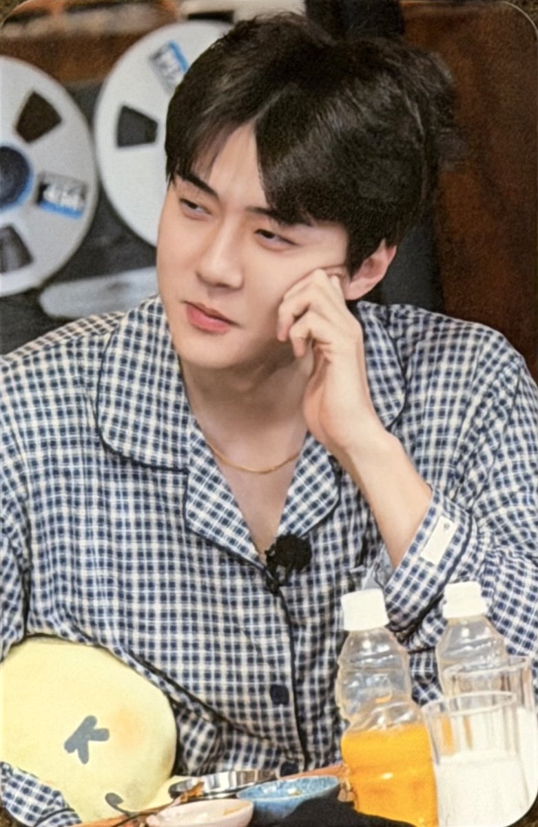 milkteus's tweet photo. sehun’s photocards for the tincase set from the 'exo’s travel the world on a ladder' official md! 📸🍊🪜🧡 https://t.co/84AWgGr8z5