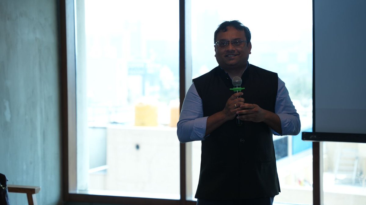 AIMtoInnovate's tweet photo. Session 1 – AIM Sumvaad

Session 1 unpacked AIC operating models — from founder segmentation and sector alignment to geography-led incubation and stage-specific programme design. https://t.co/p8dAl0ez7h