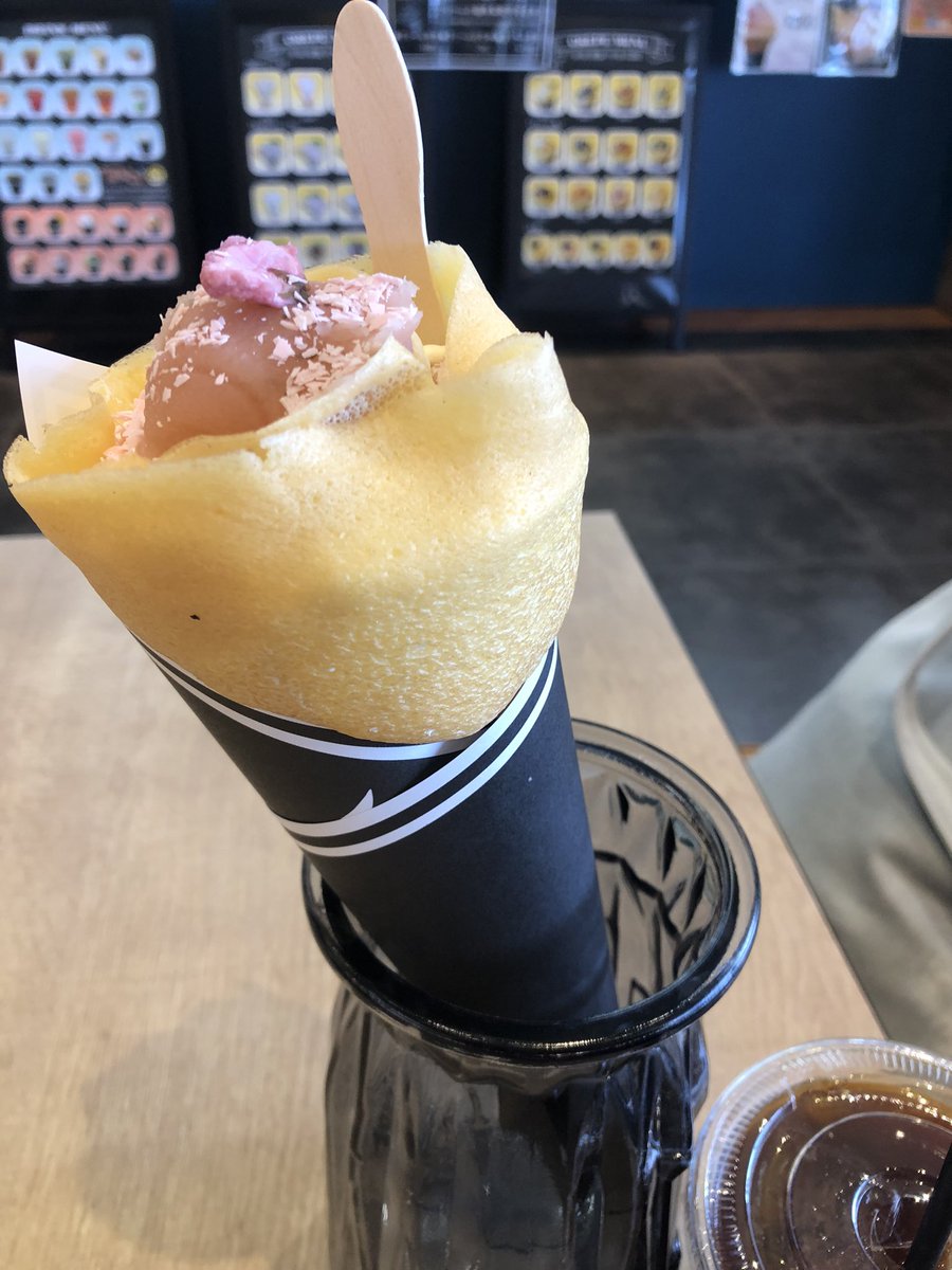 NDnNewSPvc0jZKw's tweet photo. 今日は
シャン・ドゥ・フルールさんから
カインズ鶴ヶ島店の
#ALWAYSCAFE さん

先週ポストされたばかりの期間限定のクレープ
桜あん生クリームを
クリーム半分で
Wクリーム(生クリームとチーズクリーム)
上だけじゃなく桜あんは中にも

クレープの出てき方が変わって
驚いた😳 https://t.co/PHtNHESMmI