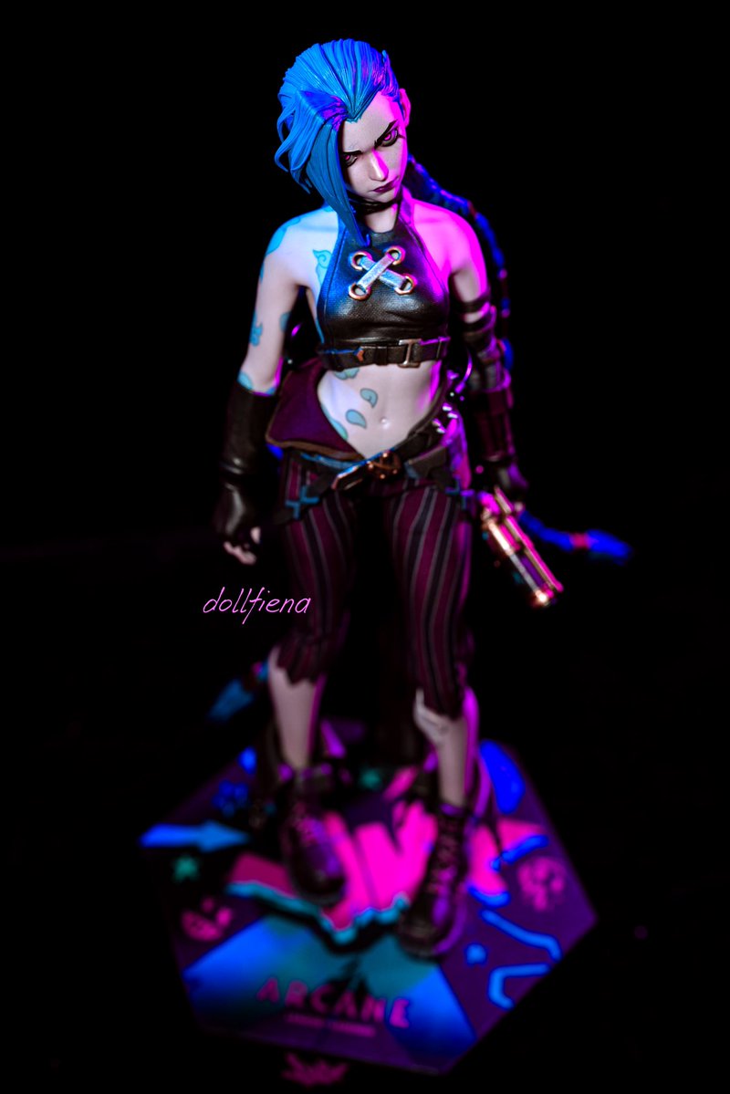 Dollfiena tweet media