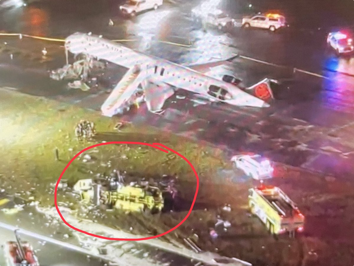Turbinetraveler's tweet image. Circled is TRUCK 1, which collided with Air Canada Express Bombardier CRJ-900 at LaGuardia.