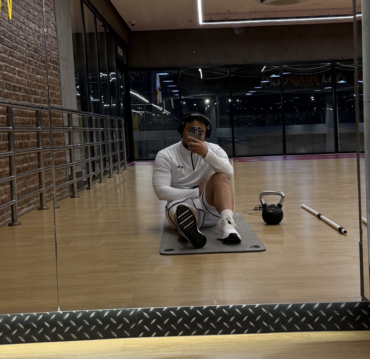 𝟏𝟽 tweet media