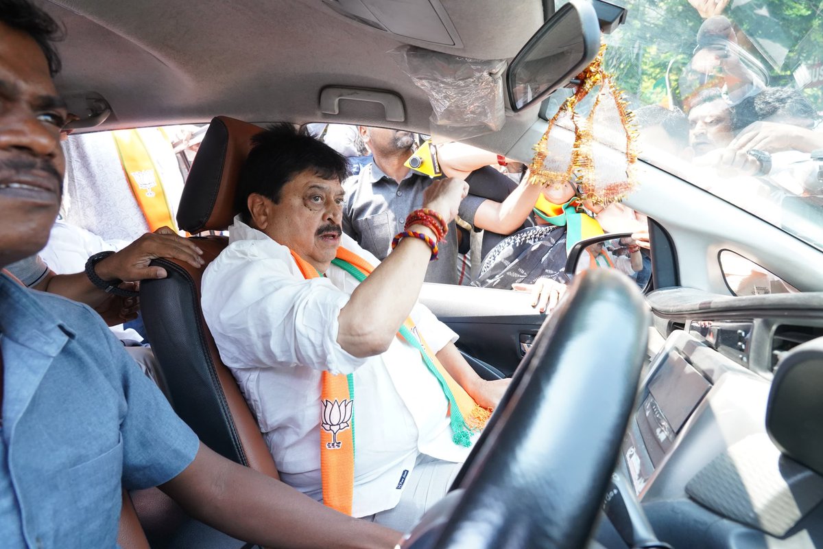 N_RamchanderRao's tweet photo. Praja Palana ❌ Indiramma Rajyam of 1975 ✅

Congress has once again exposed its anti-democratic mindset by trying to crush dissent and silence protest.

I was arrested for standing up against the betrayal, deception, and cheating that the Congress government has inflicted on the people of Telangana by its false promises. 

The people have had enough.

#ChaloAssembly