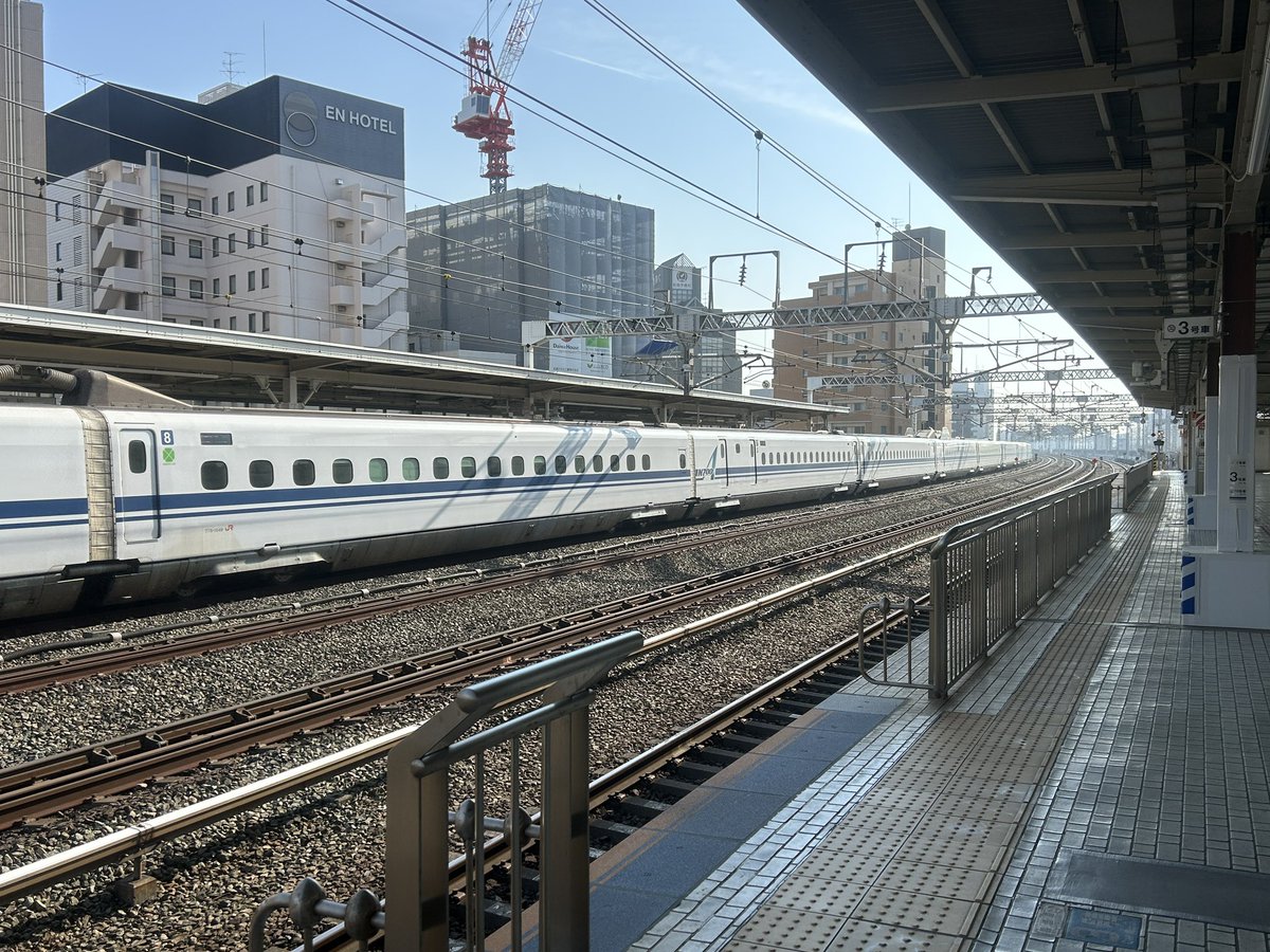 Guardian_2017's tweet photo. Now, I'm waiting for Shinkansen to ride it at Hamamatsu Station.

and then I'll head to Yokohama.

Today is my off day because it's a paid vacation.

I'll be back soon.🤔 https://t.co/CtfBOycr7h