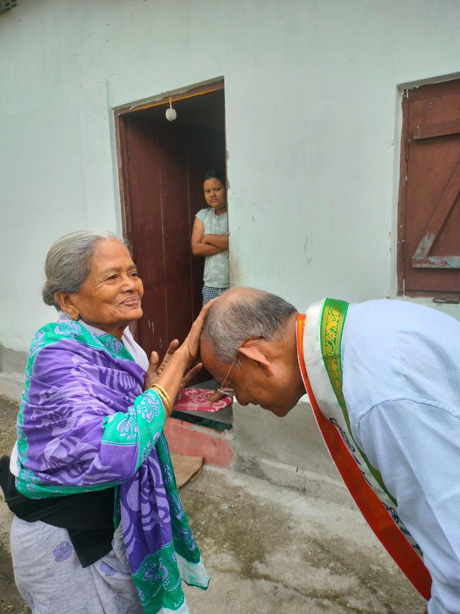 gautamdebaitc's tweet photo. Election campaigning in Ward No. 30 for the upcoming Assembly Election
#electioncampaigning #assemblyelections #JoyBangla #doortodoor https://t.co/1t9VlKq41q