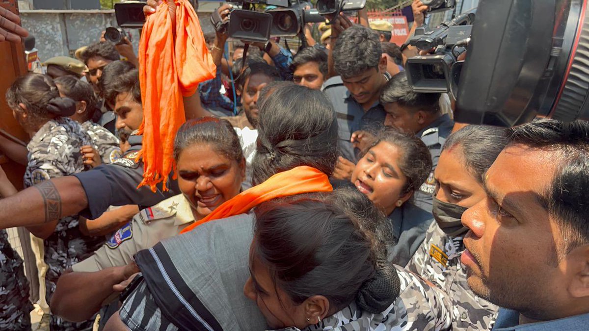 BandaKarthika's tweet photo. BJP’s “Assembly Siege” protest highlights public anger over Congress failing to keep its promises.
@BJP4Telangana
#CongressFailures
#congressfailure https://t.co/NRrAURCwPg