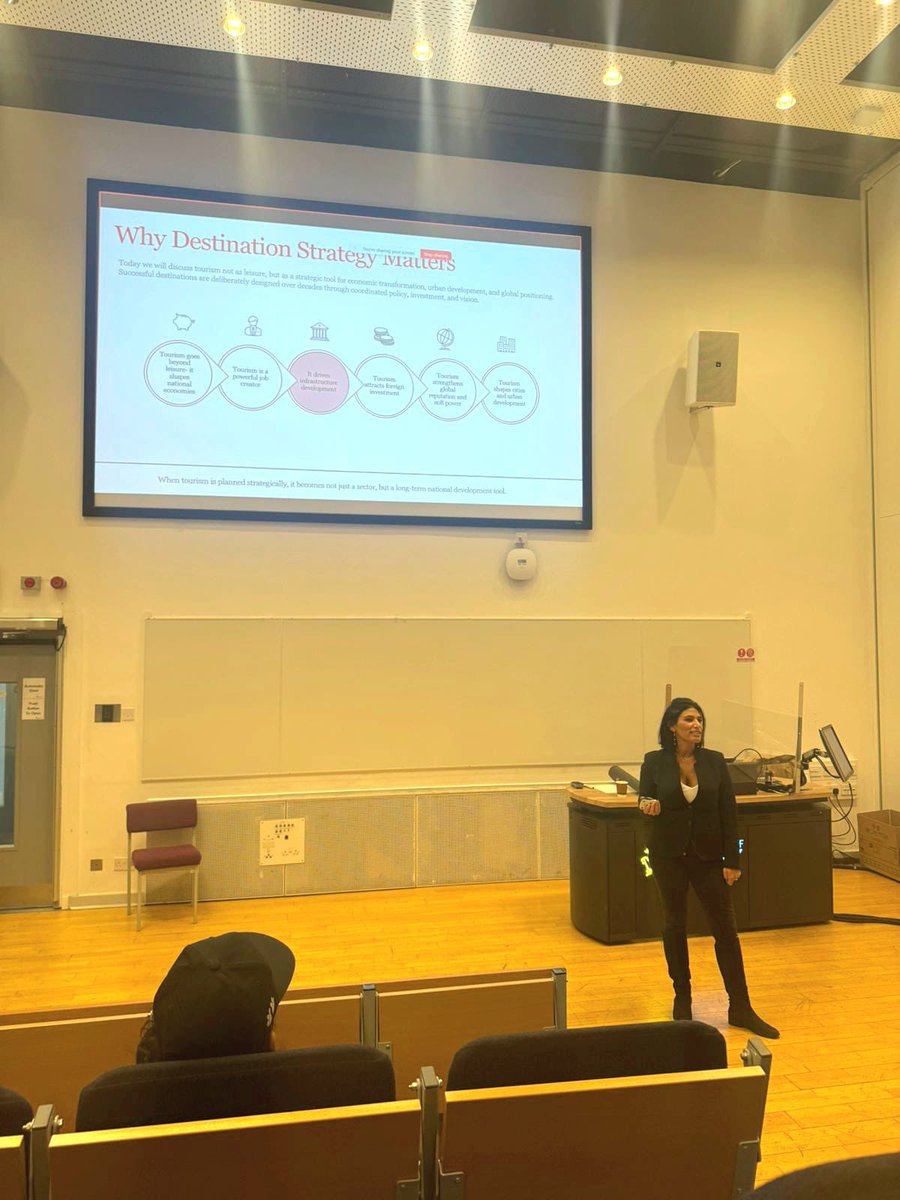 hvsmea's tweet photo. @halamchoufany returned to the lecture theatre as Professor for a Day at @UniOfSurrey sharing insight on how destinations evolve into global tourism powerhouses.

For Hala, leadership in hospitality is not only about shaping markets, but shaping people. https://t.co/T5gRTKRaPe