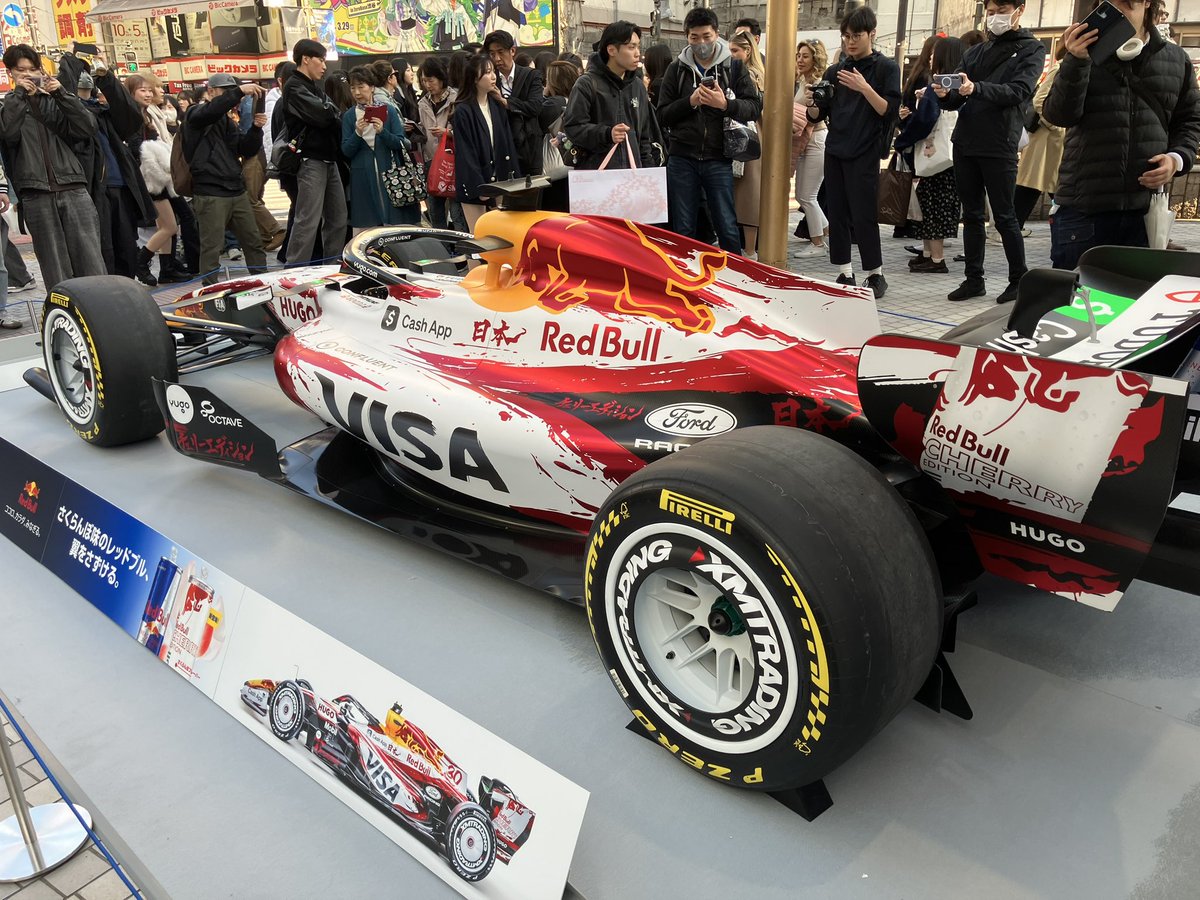 wmsk2000's tweet photo. やっぱり今年のF1小さい！

#さくらんぼ味のレッドブル 
#スペシャルリバリー https://t.co/7pDsVYnCSI
