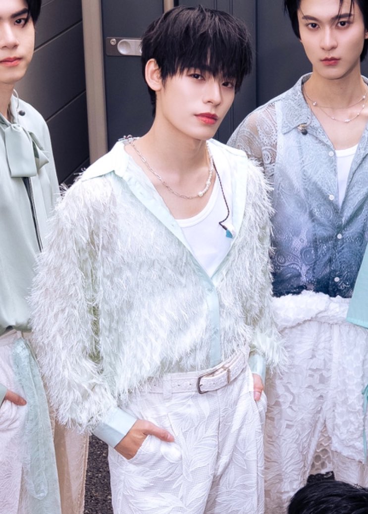 iris 🍎 tweet media