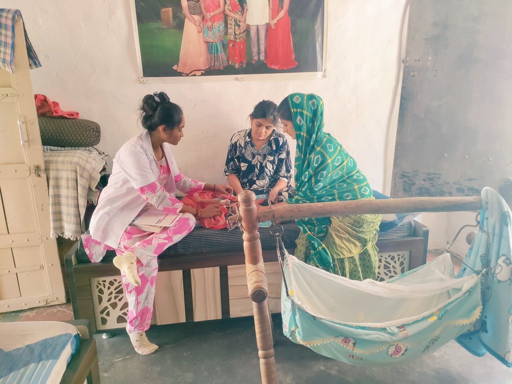 આજ રોજ AAM-ચુલડી ગામમાં નવજાત શિશુની ગ્રુહ મુલાકાત વખતે માતા અને બાળ આરોગ્ય તપાસ, તેમજ સ્તનપાનની ન્યુ ક્રોસ ક્રેડલ પદ્ધતિ, કાંગારૂ મધર કેર, તેમજ Exclusive Breast feeding Tips પ્રેક્ટિકલ કરી માતાને તેમજ ઘરના સભ્ય ને શીખડાવેલ પોષણક્ષમ આહાર વિશે યોગ્ય માહિતીગાર કરવામાં આવેલ.