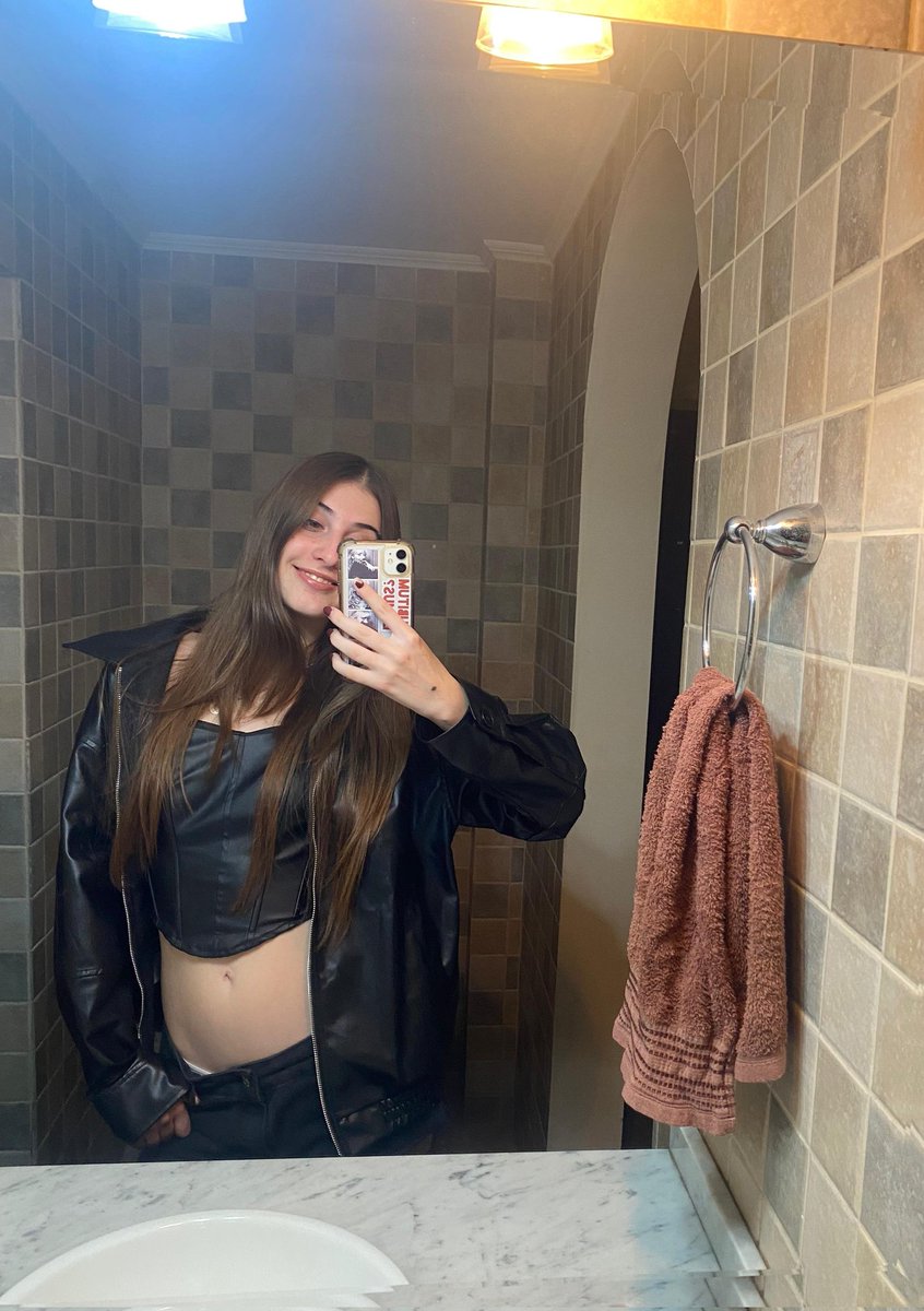 ams 🪐 saw brina and tate ⊹ ࣪ ˖ tweet media