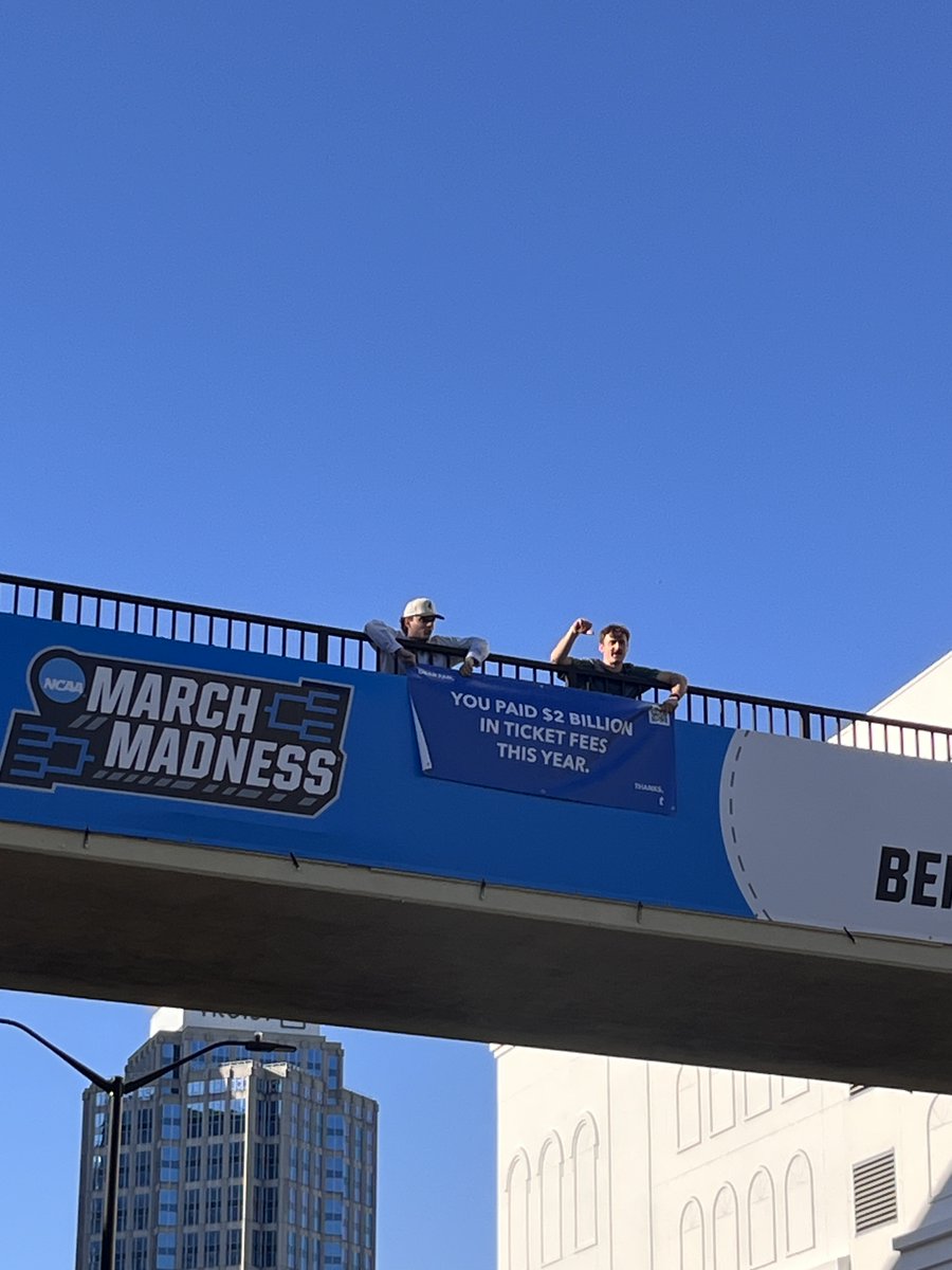 CarterNevulis's tweet photo. @SaycheeseDGTL Anti Ticketmaster campaign going on right outside Benchmark International in Tampa right now! https://t.co/fHGalrOhfh