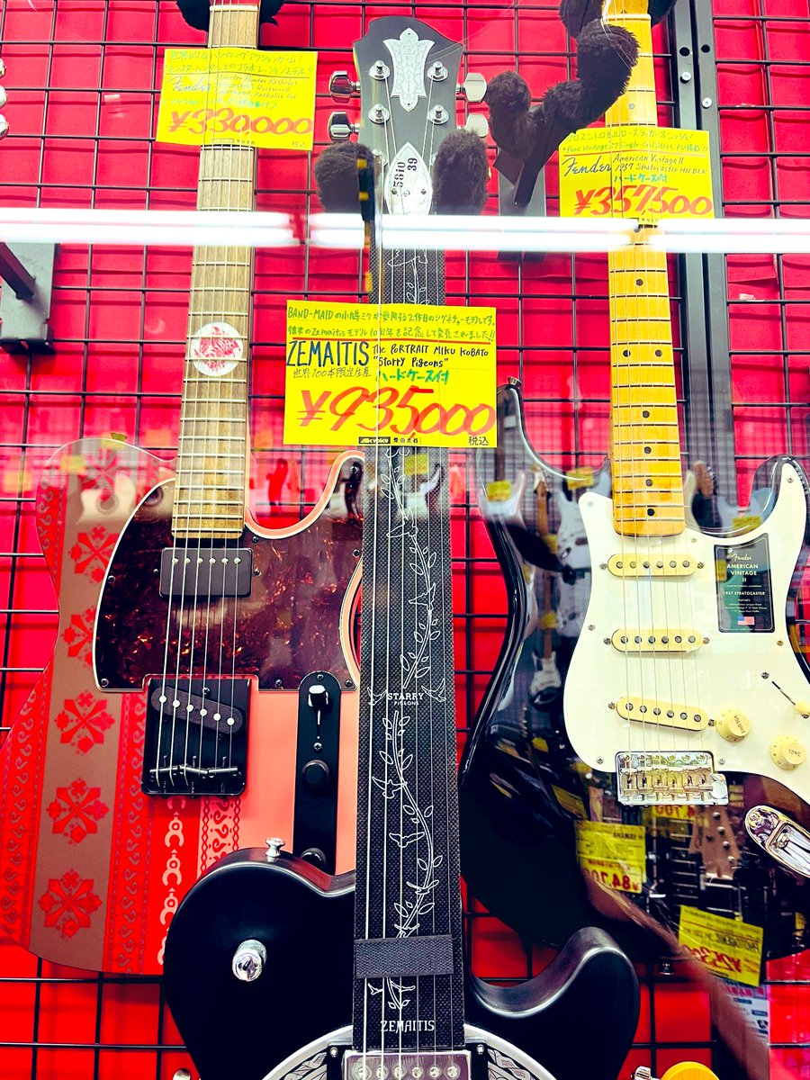 bmcssu's tweet photo. インレイがモノクロだ⁉︎と思ったらカバーでした🎸
Starry Pigeons

#zemaitisguitars
#cluppo
#kobatomiku
#bandmaid https://t.co/3Ph2GnMqNm