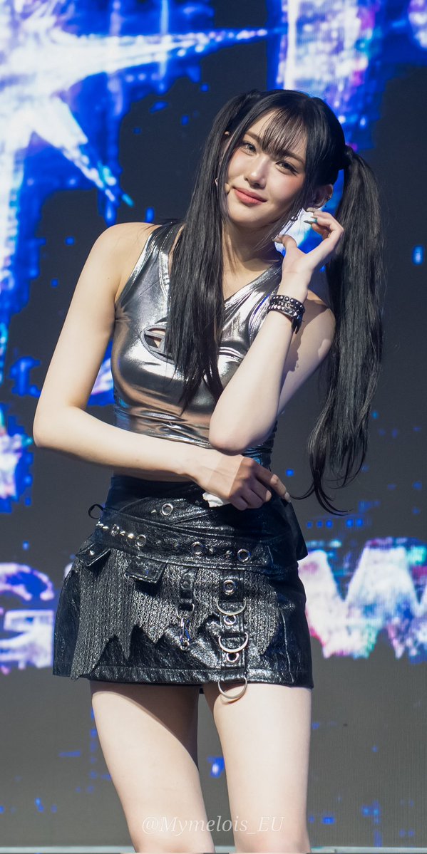 𝑅𝑎𝑑𝑖𝑎𝑛𝑡, 𝑌𝑅. tweet media